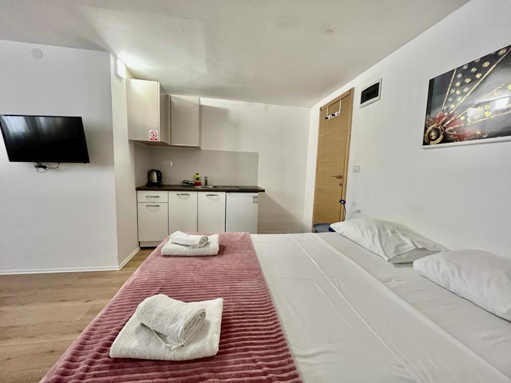 Apartmani Roza Pula Exterior foto